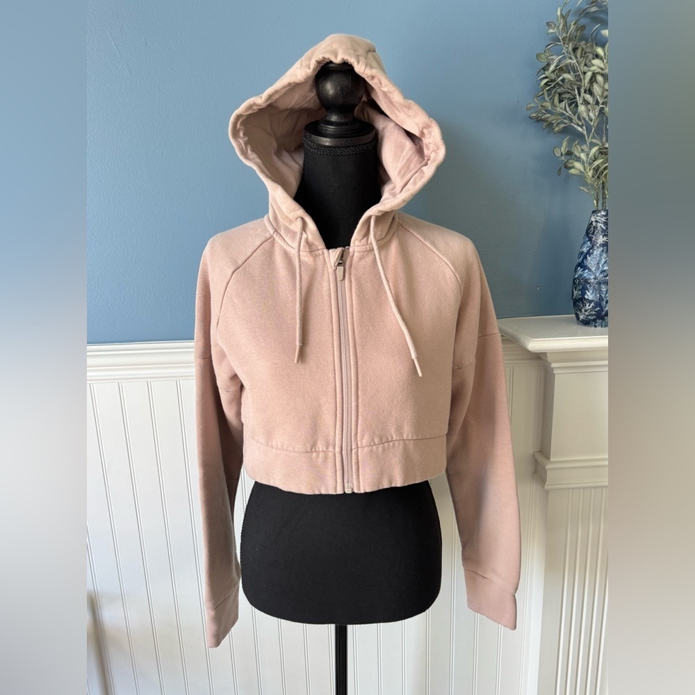 Gymshark Cropped Hoodie in Light Pink with White Logo - Picture 2 of 5
